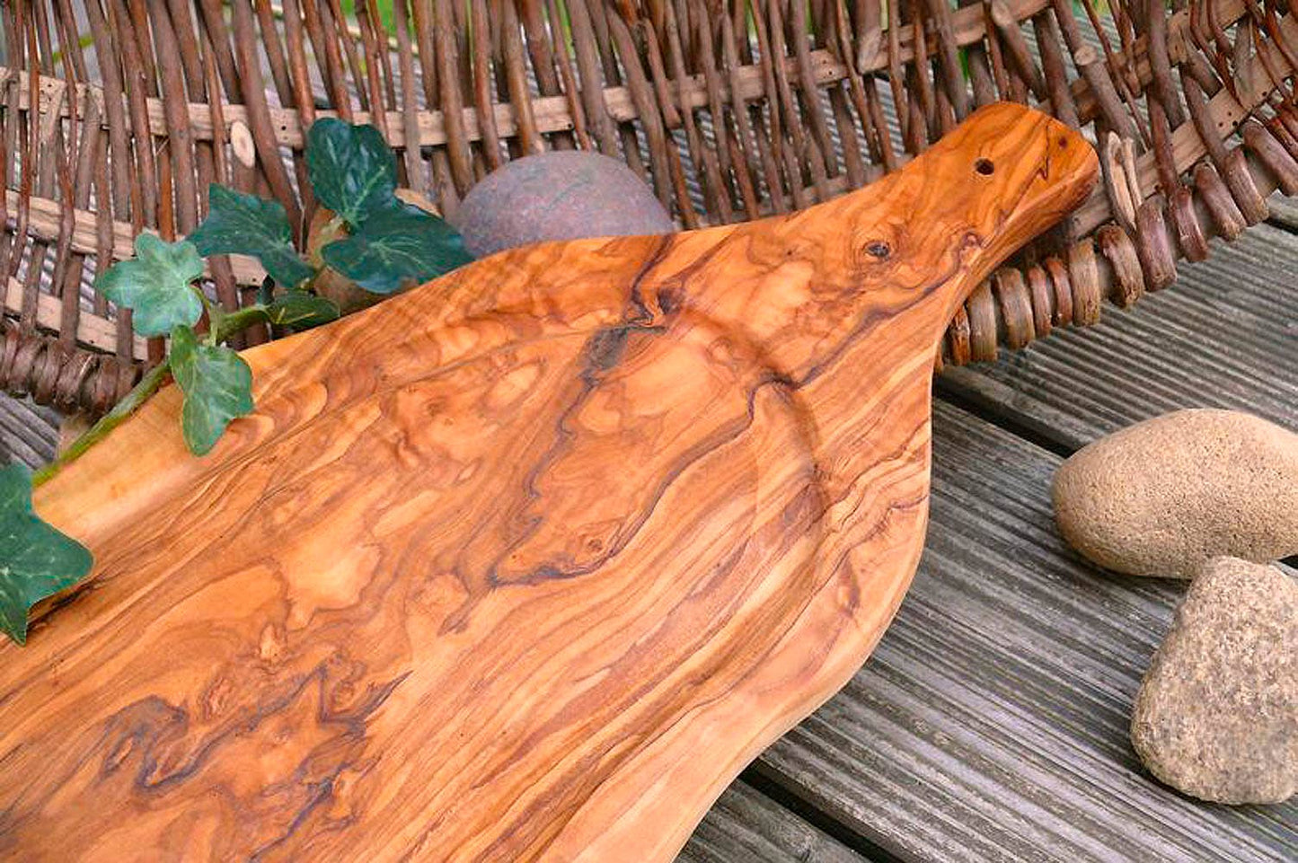 Chopping/Cutting board (L45-49cm) with juice rim & handle